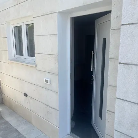 Tirreno アパート